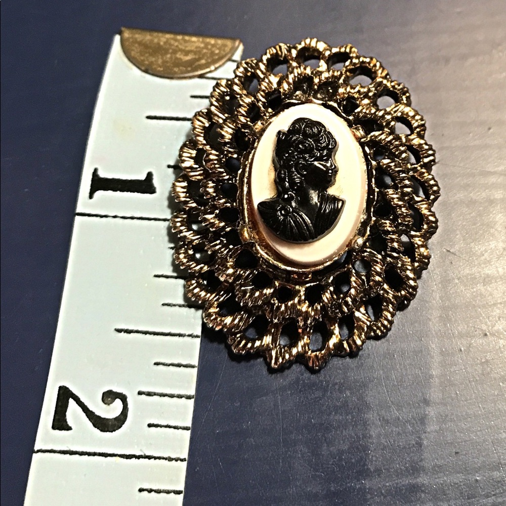 Vintage Black Cameo Brooch Heavy Gold-Tone Setting - Picture 7 of 8